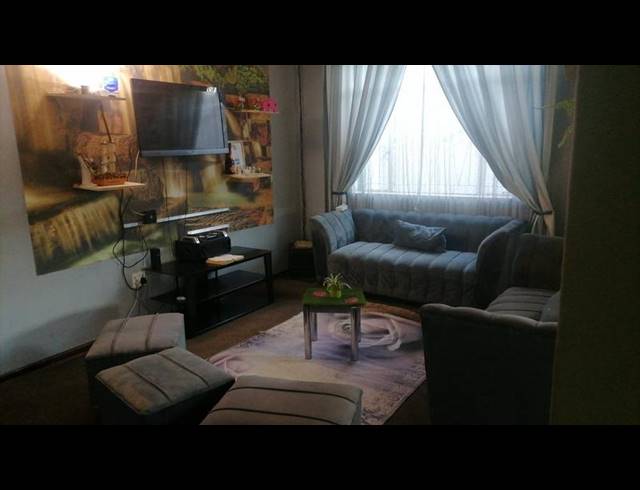 3 BEDROOM HOUSE FOR SALE IN LORENTZVILLE